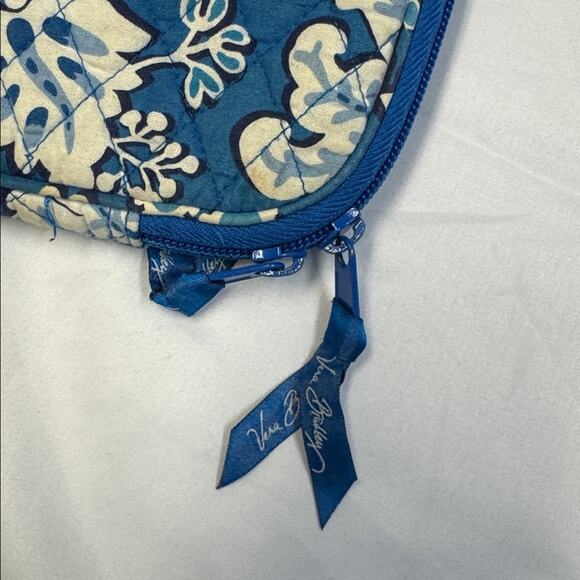 Vera Bradley Blue and White Laptop Bag - Picture 9 of 9